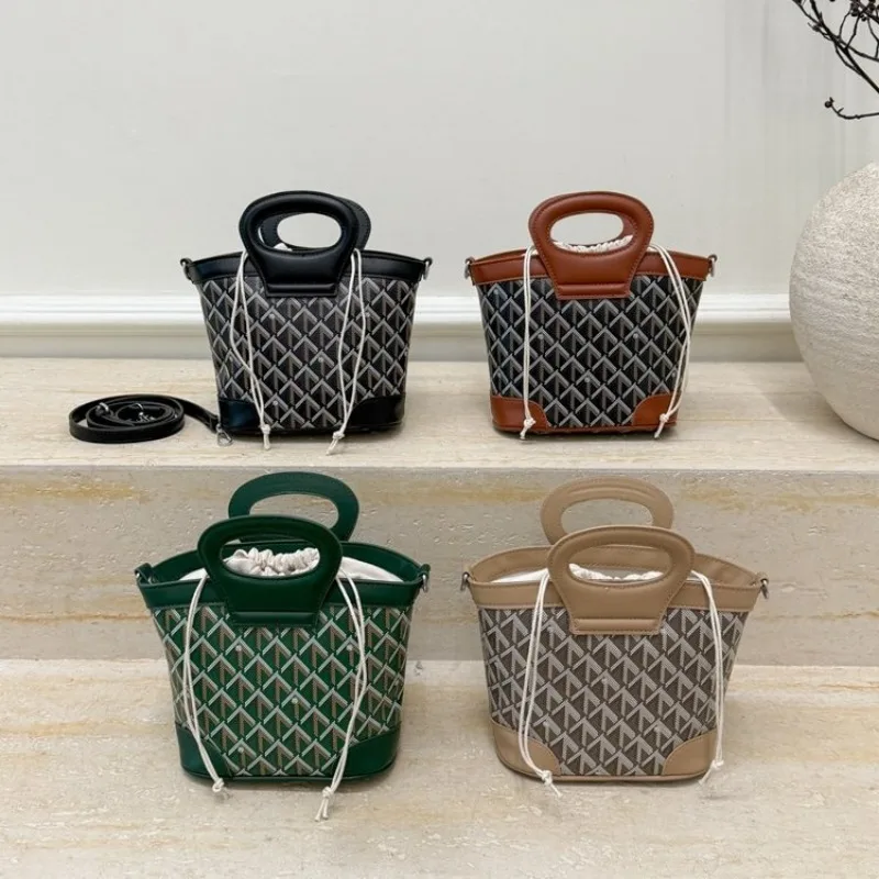 

Trendy Underarm Diaper Bag Handbag Crossbody Aquarium Day Versatile Exquisite Glamorous Timeless Stylish Functional Daily