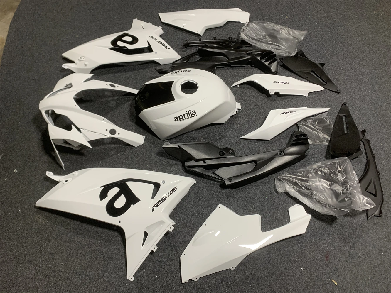 New ABS Fairings Fit For Aprilia RS 125 RS125 2006 2007 2008 2009 2010 2011 06 07 08 09 10 11 Bodywork Set Black white