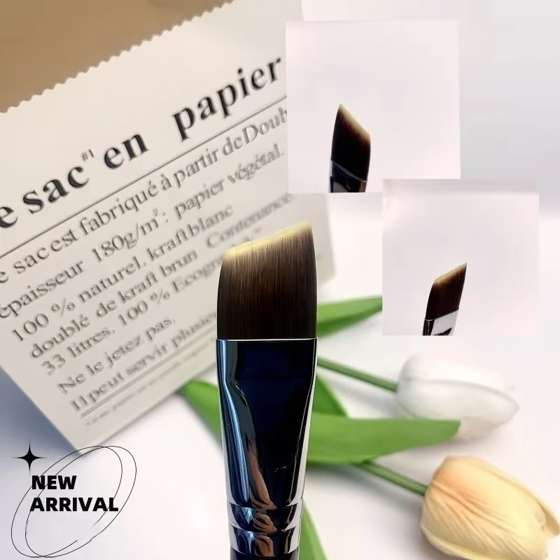 فرشاة مكياج بريميوم 163 مسطحة بمقبض مريح لسهولة المزج بالكريمة أو البودرة