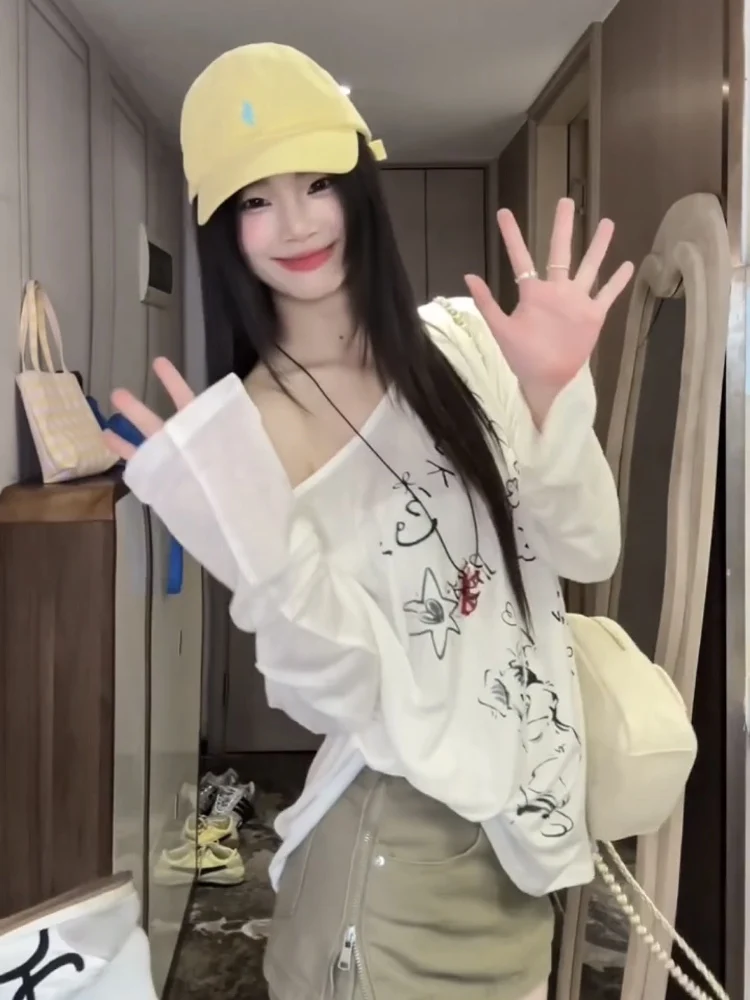 

Свободная корейская футболка с длинным рукавом для женщин, летняя повседневная, с принтом, для защиты от солнца, топ-накидка, стройнящий дизайн с открытыми плечами