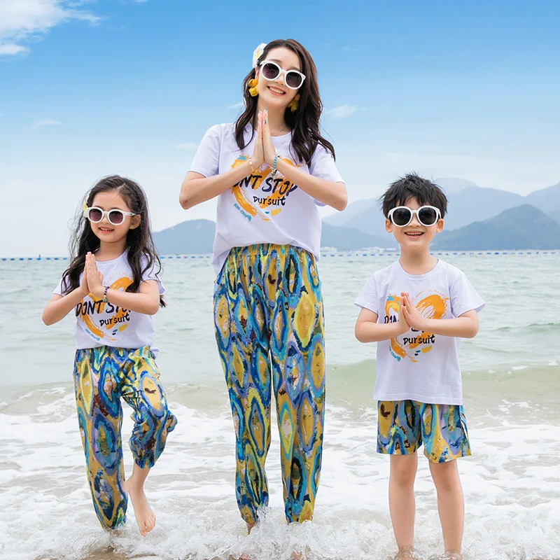 Family Vacation Couple Look Outfits Son and Father T Shirts Shorts Two Piece Sets Daughter and Mother Tops + Pants 2 Piece Suit