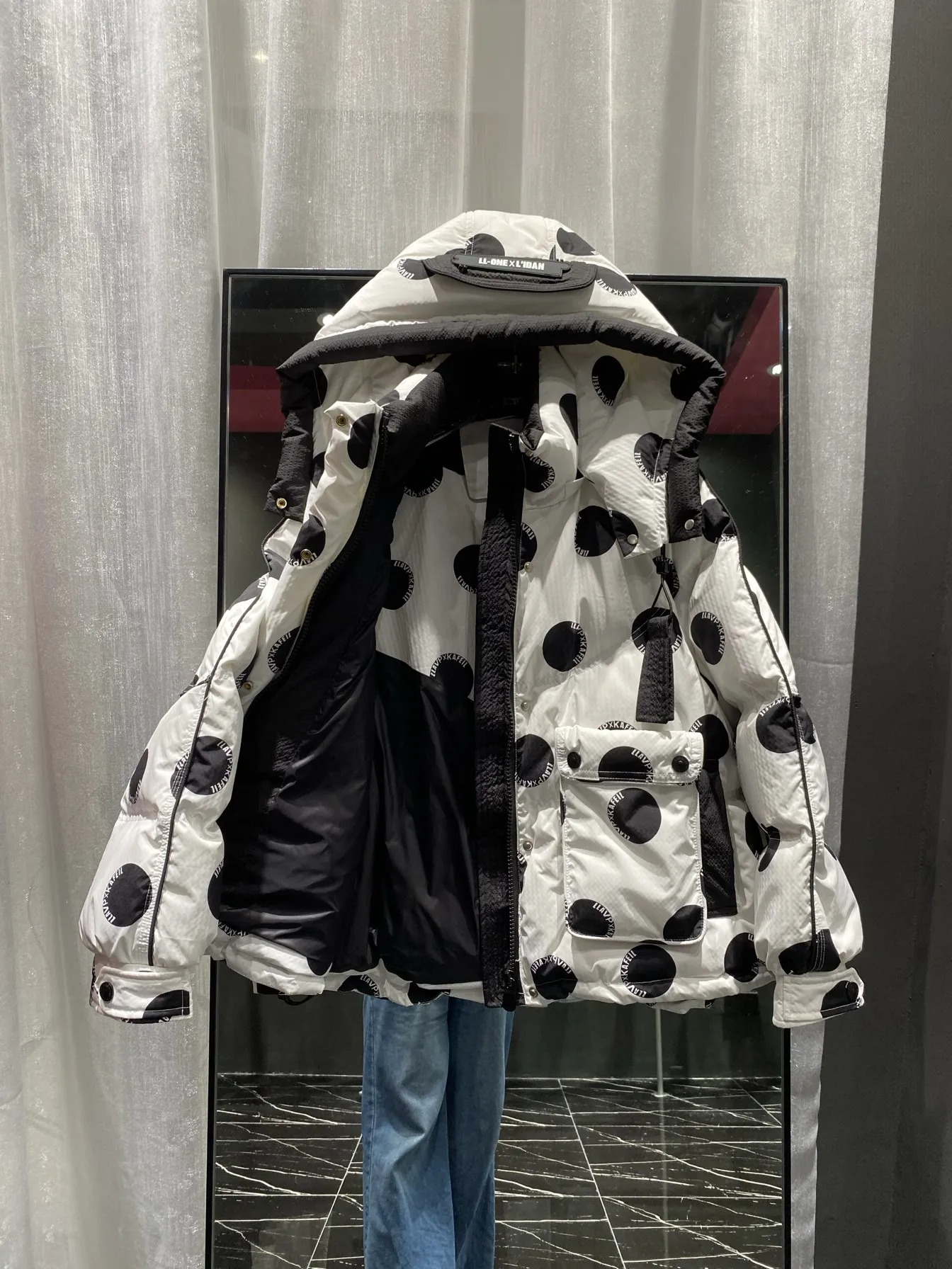 سترة على الطراز الكوري مطبوعة منقط باللون الأبيض للنساء لشتاء 2025 سترة جديدة سميكة ونحيفة بقلنسوة للنساء #2