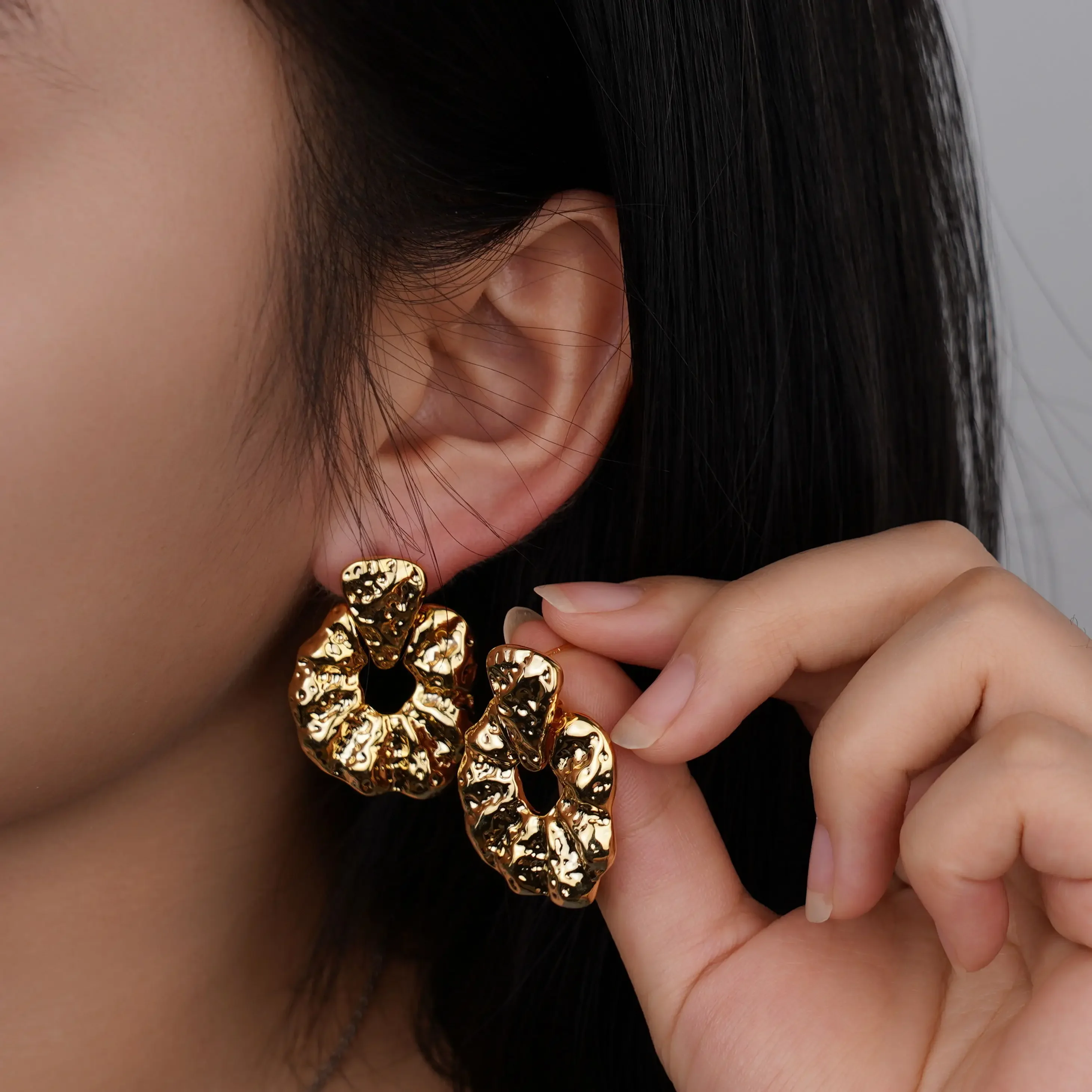 Retro Round Hollow Wrinkles Earrings 18k Gold Plated Waterproof And Colorfast Jewelry Ear Studs