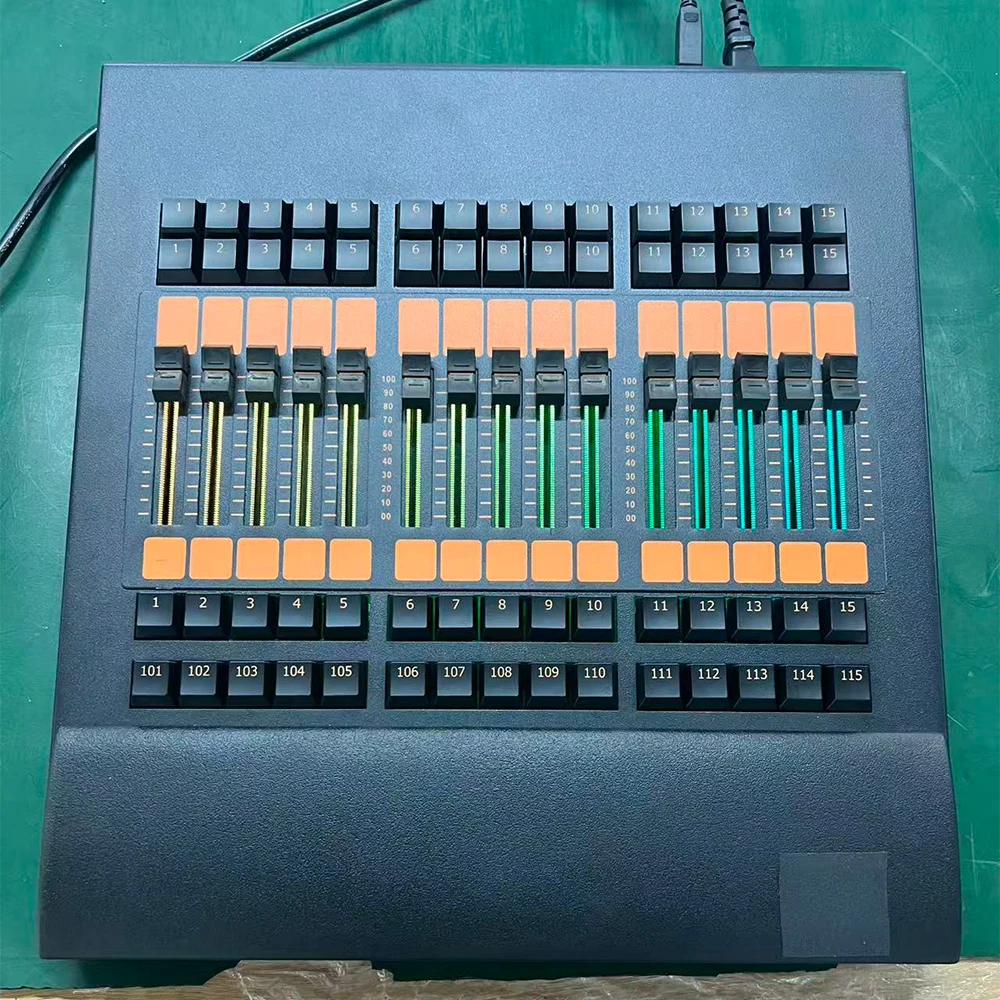 

Моторизованная консольная плата Fader Wing с RGB-подсветкой и кейсом для полета, выдвижные фейдеры для командного крыла MA2 onpc