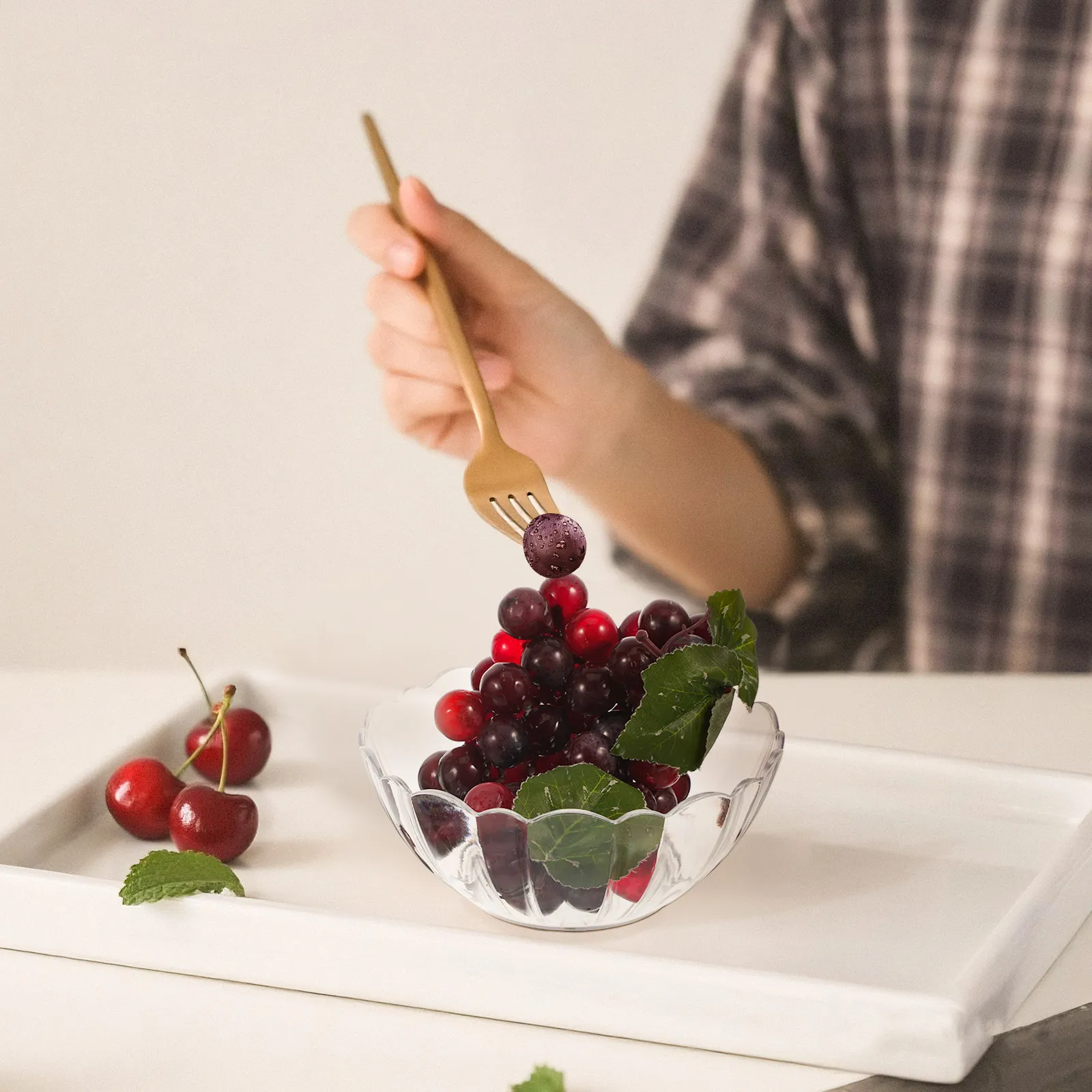 

Crystal Clear Acrylic Lotus Bowl 17Cm for Dessert Fruit Salad Cold Drink Parfait Appetizer Serving Transparent Bowl