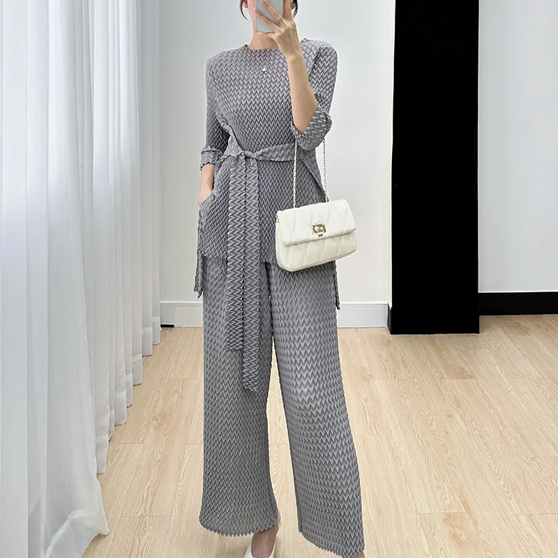 

Miyake Set Women's 2024 Summer New Loose and Slim Solid Split Round Neck Lace Up High End Pleated Two Piece Set