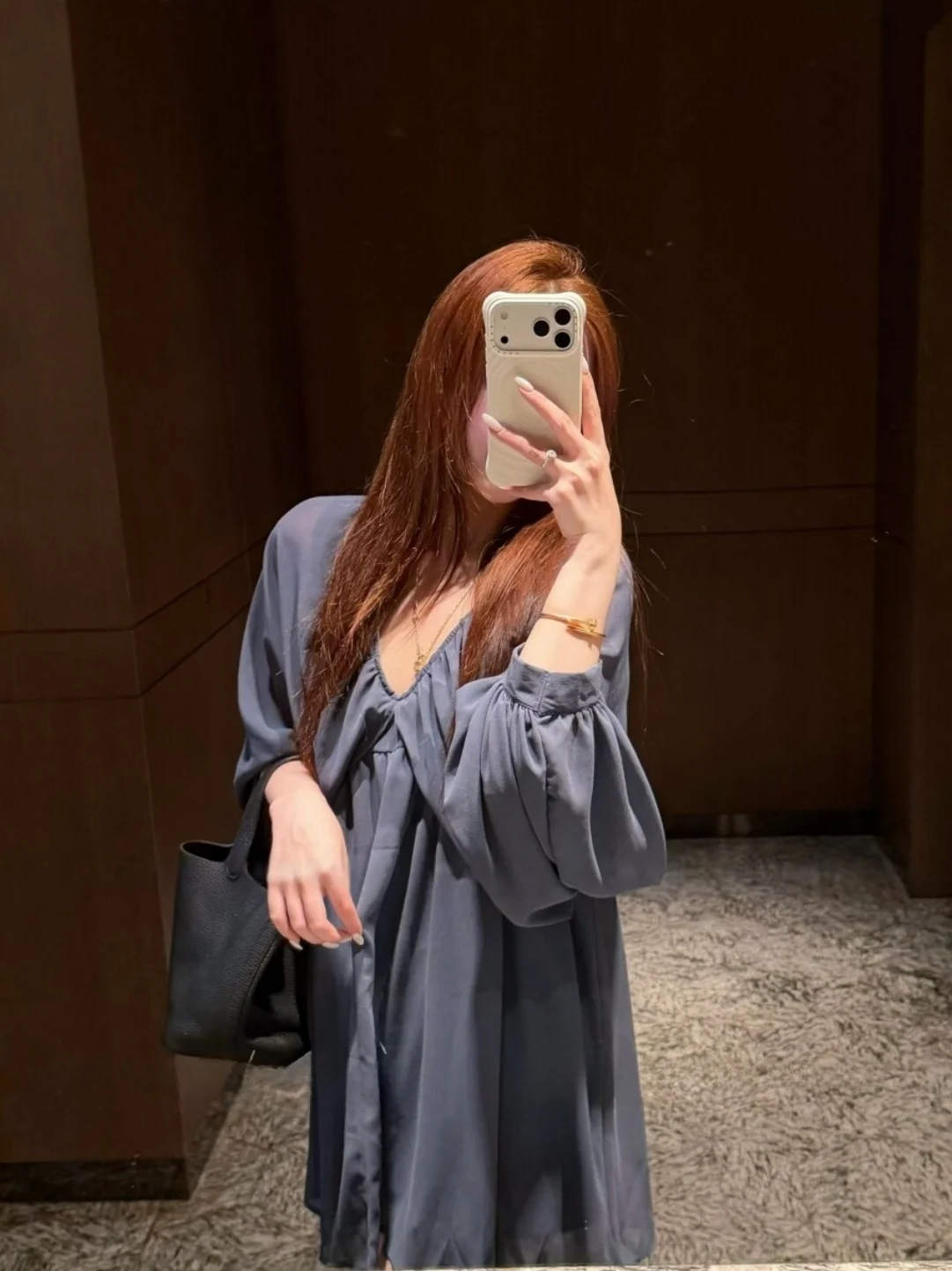 

Stylish Korean Design Slimming Top Beautiful Unique V-Neck Long Sleeve Loose Fit Women's Shirt Elegant Fashionable 2026 Sprin...
