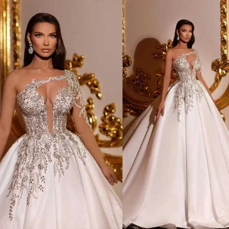 ชุดแต่งงานบอลกาวน์สุดหรู ประดับลายดอกไม้ ลูกไม้ ชุดเจ้าสาวไซส์ใหญ่  ชุดแต่งงานแบบสั่งตัดได้  สามารถเลือกสีได้