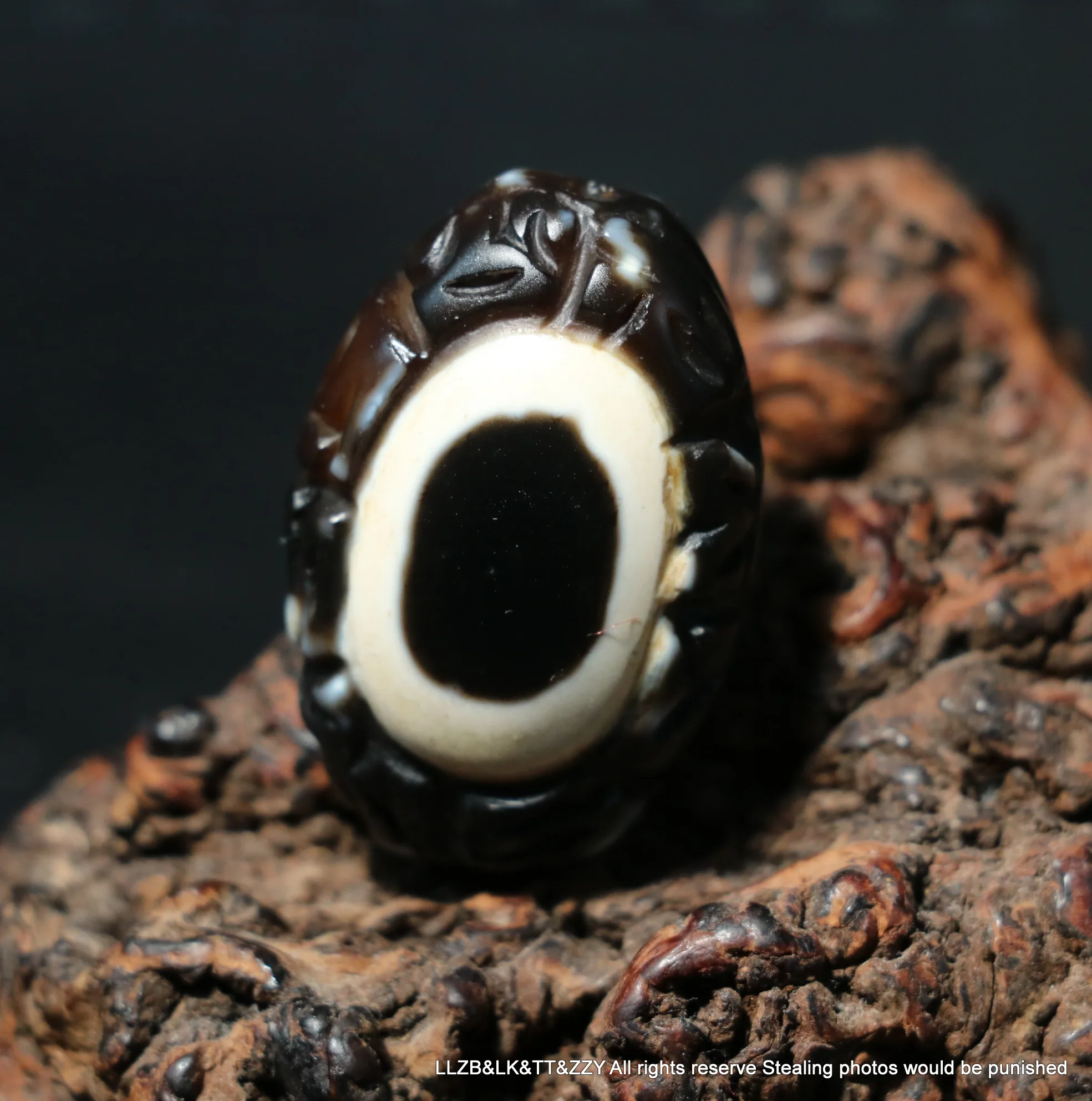 Unique Treasure Power Magic Power Tibetan Old Agate OM Wishing Word Heaven Eye Goat Eye Totem Amulet Pendant  Timestown UPD1210A