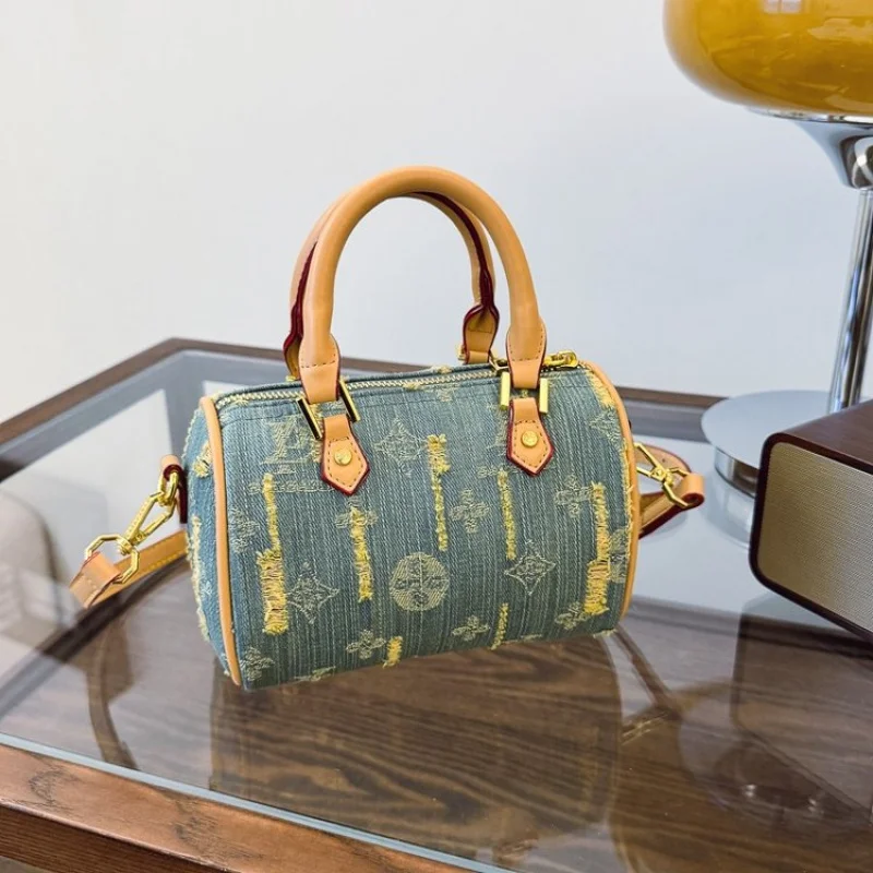 

Elegant Ladies Hand Bags Crafted From Premium Leather Featuring Paris Inspired And Trendy Daily Style​