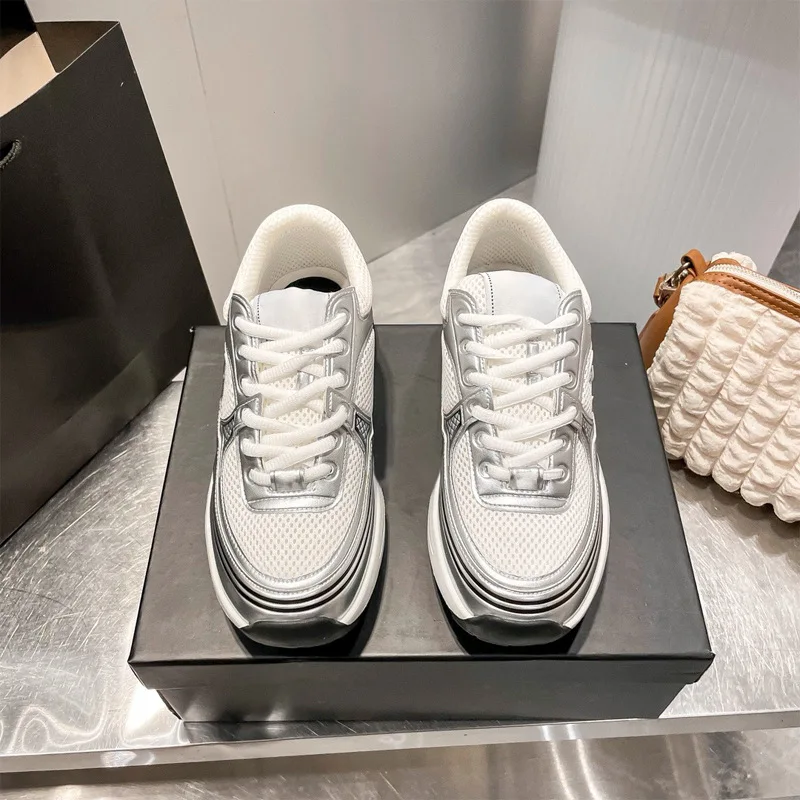 Retro-stijl casual sportschoenen voor dames, geschikt voor diverse outfits, ademend en lichtgewicht.