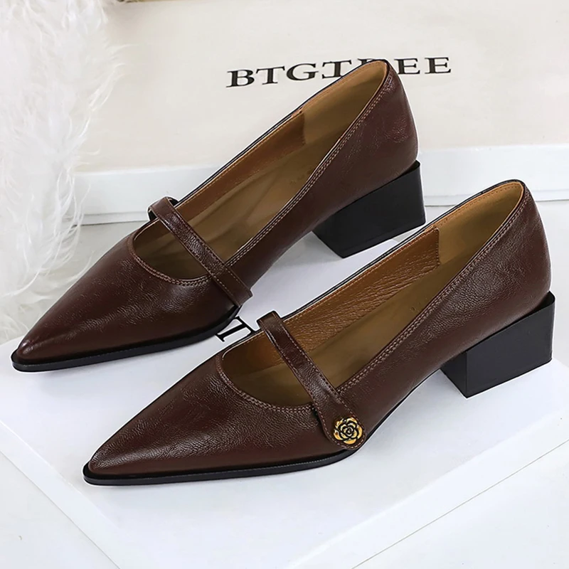 

Женские туфли Мэри Джейн на квадратном каблуке 3 см, с золотым цветочным декором и ремешком на пряжке, повседневные туфли для женщин