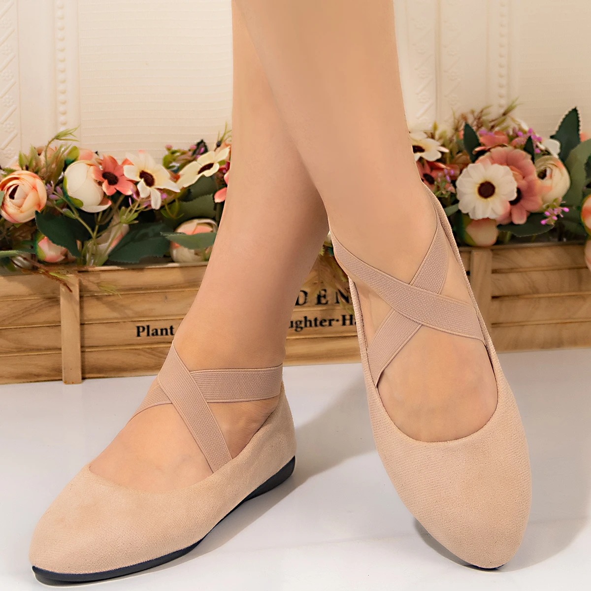 

*Spring and Autumn New Pointed Lightweight/Comfortable Casual Shoes Fashionable Hot Selling Elegant Dance Flat Shoes for Women