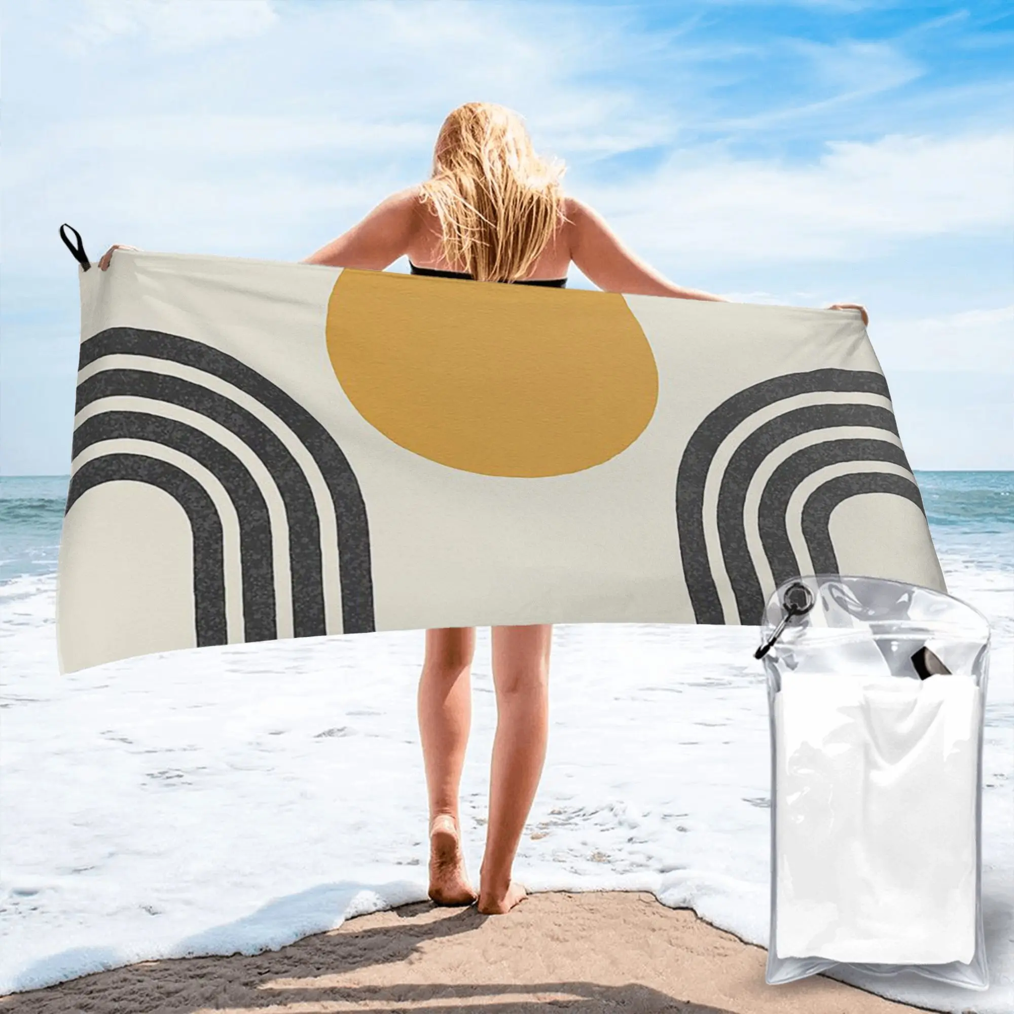 

Пляжное полотенце Mid Century Modern Gold - Sun and Rainbow из мягкой микрофибры, быстросохнущее, впитывающее влагу, для занятий йогой.