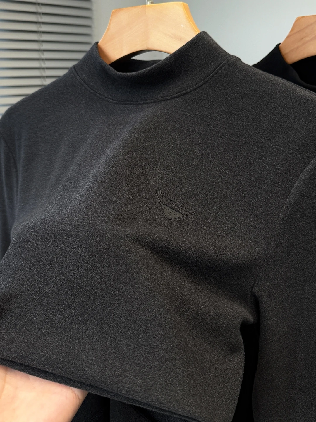 

Men's Double-sided Fce Brued Base irt f High Collar Winter Slim Fit Inner Wear T-irt Faion Urban Sle Long Sve