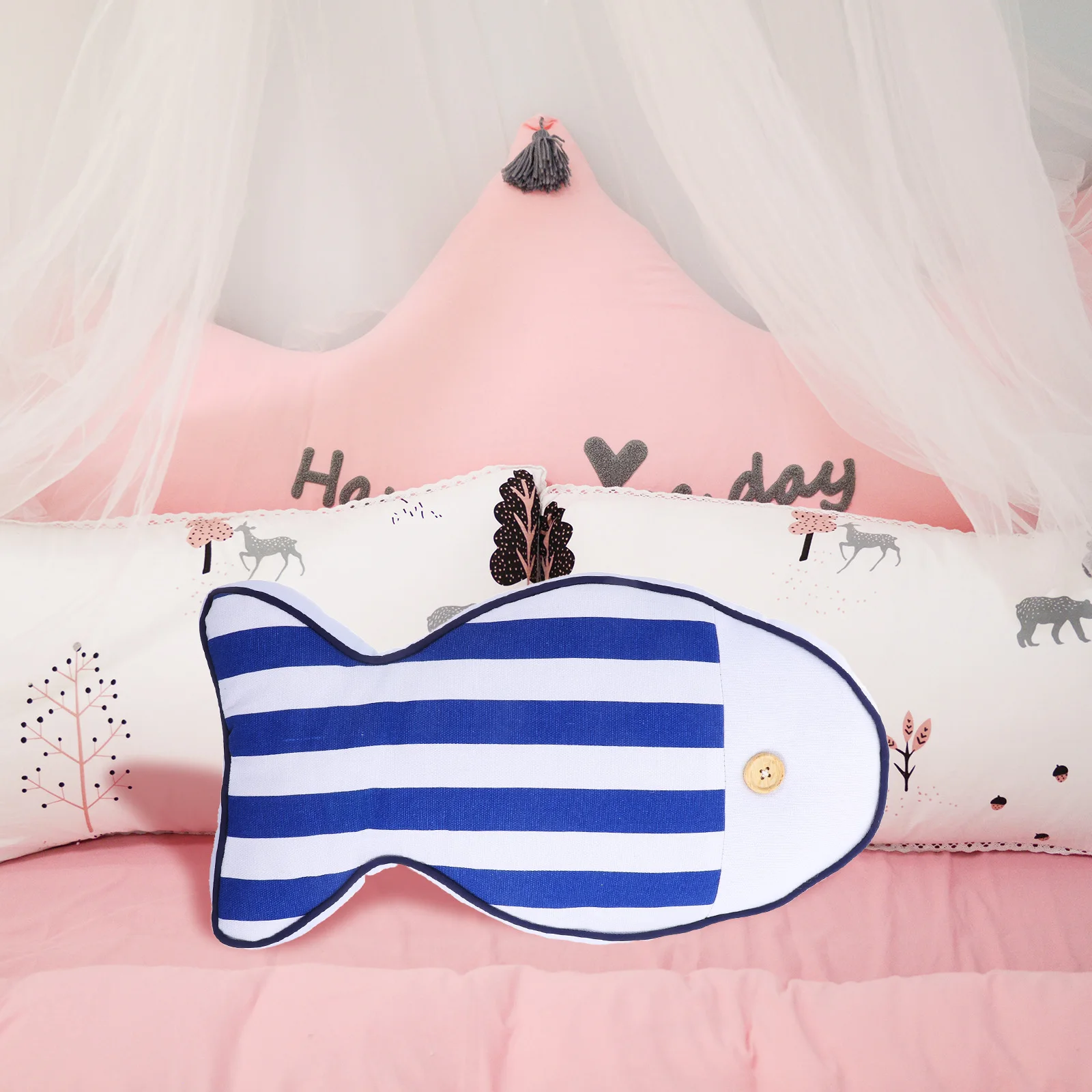 

Lovely Shape Stuffed Cushion Cartoon Comfortable Sofa Bed Throw Pillow Adorable Fish Stuffed Animal Decorative Home Decoration