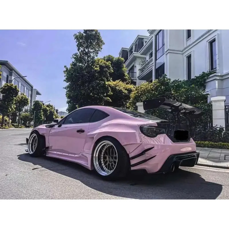 Accessoires automobiles : Kit carrosserie Rocket Bunny 26 styles pour GT86 BRZ, comprenant pare-chocs avant, jupes latérales, diffuseur arrière et jantes.