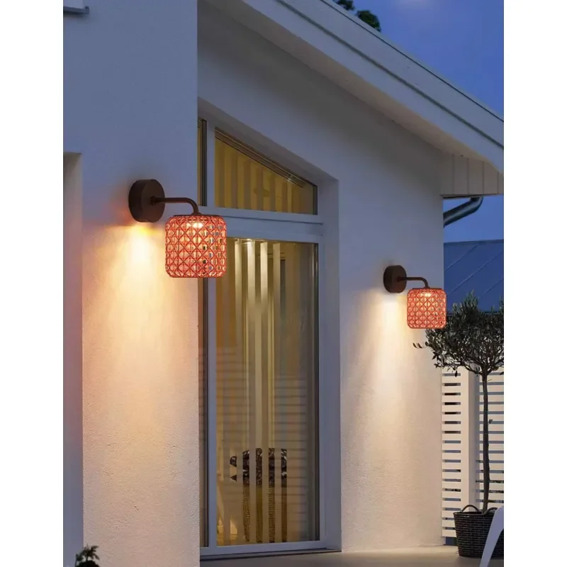 New solar outdoor LED garden light, aluminum and polycarbonate, cylindrical/square, waterproof IP65 modern minimalist wall