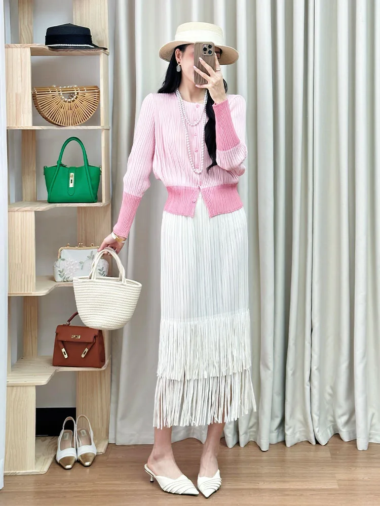 

Изысканный комплект: розовый топ с длинными рукавами и плиссированная юбка с бахромой для женщин старше 35 лет – летний модный ансамбль