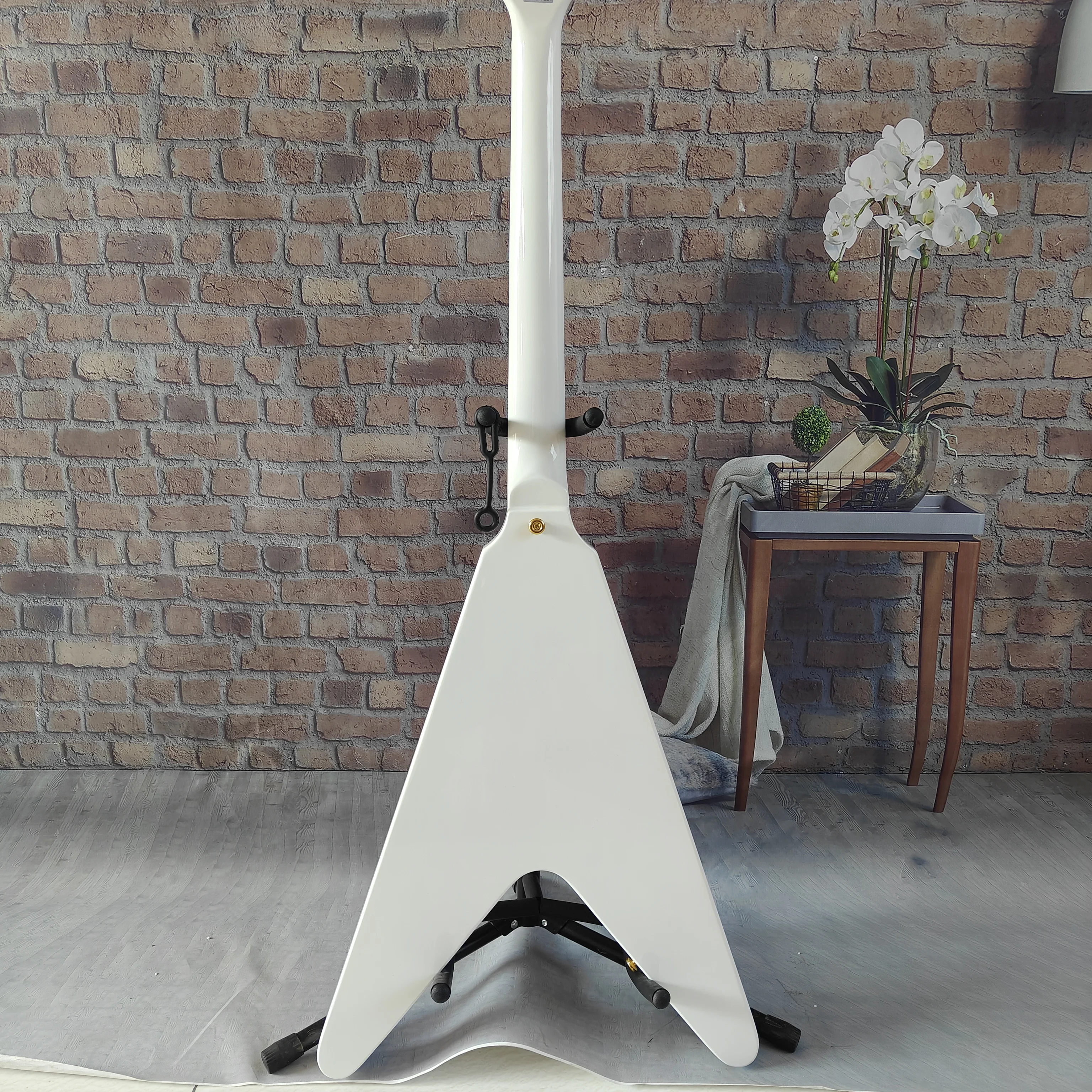 A high-quality V-shaped electric guitar with solid wood body, rosewood fingerboard, high-quality pickups, stainless steel frets