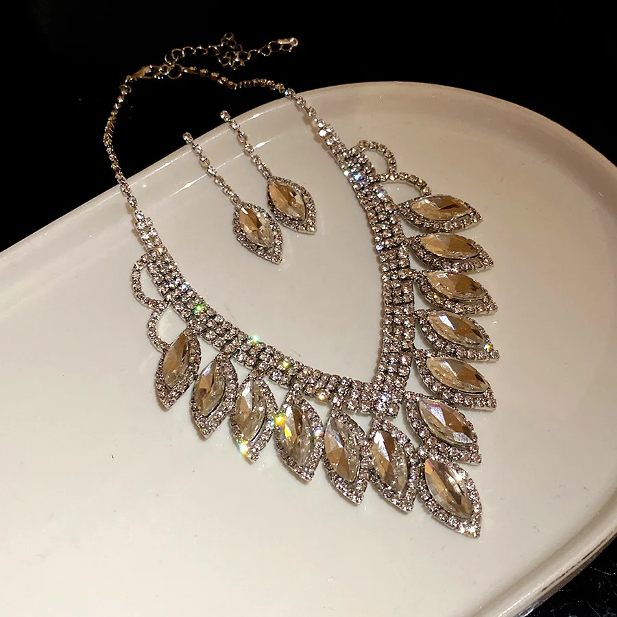 2 Pcs Leaf Shaped Rhinestones Pendant Necklaces for Bride Oval Zircon Dangle Earrings Vintage Charms Wedding Collection Set A