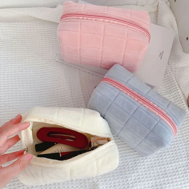 Cute Plush Large Makeup Bag Women Soft Fur Zipper Organizer Handbag Case Travel Solid Cosmetic Storage Bag Washing Pouch