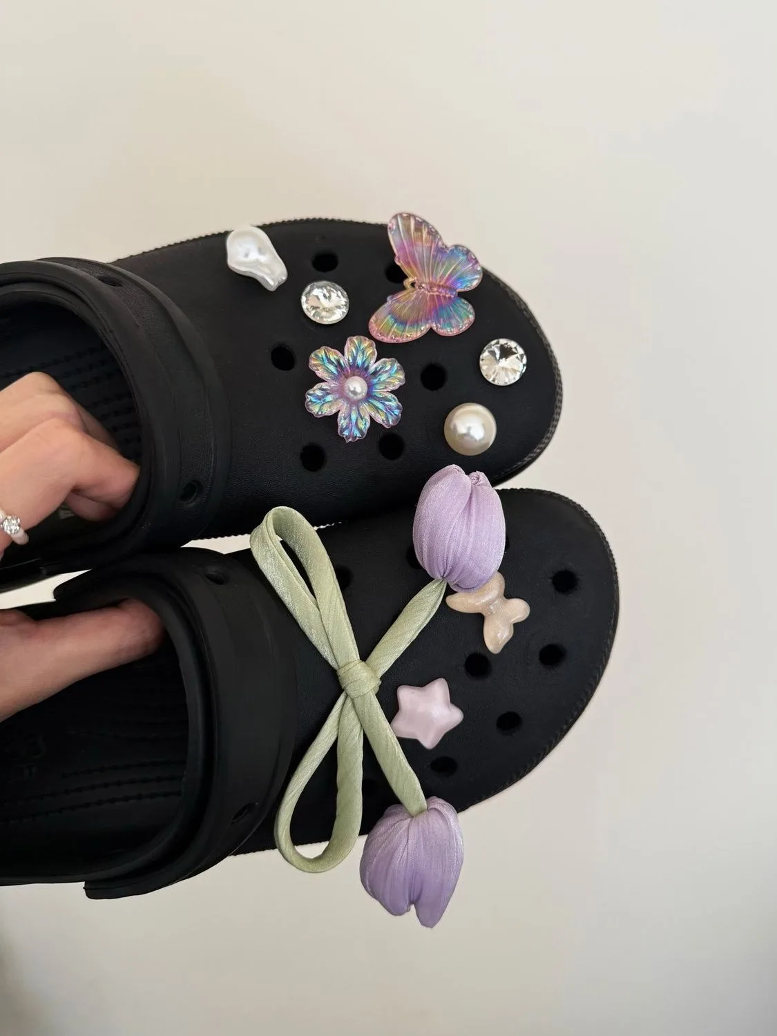 

Tulip Butterfly Series Elegant Designer Charms Fresh Footwear Decoration Beautiful Adornment for Clogs Sandals Christmas Gift