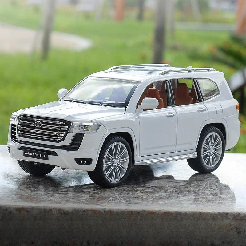 

1:24 Toyota LAND CRUISER LC300, высокая имитация литья под давлением автомобиля, модель автомобиля из металлического сплава, коллекция детских игрушек, подарки