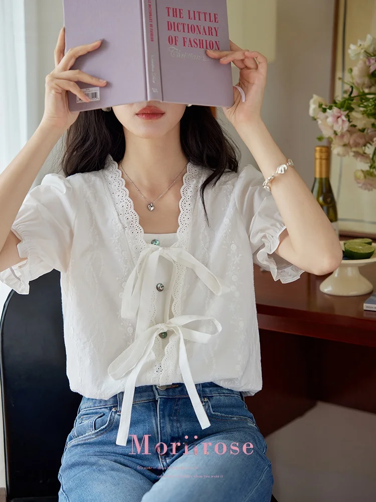 

Белая женская летняя винтажная блузка Moriirose с V-образным вырезом, оборками, поясом и короткими рукавами-фонариками из хлопка