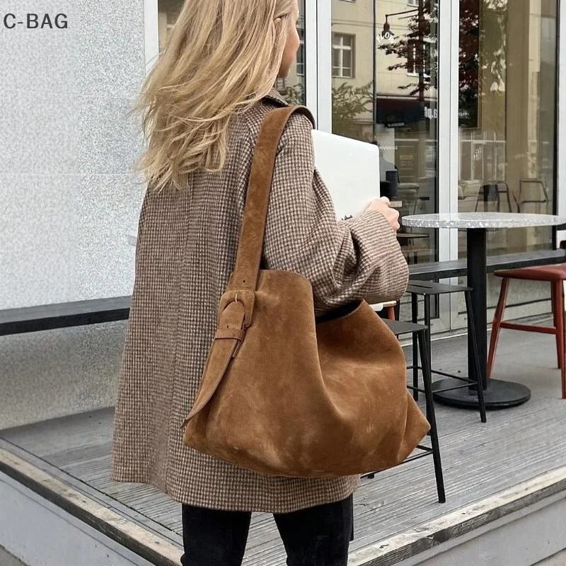 

Stylish Big-Size Frosted Shoulder Bag for Women; Versatile Casual Bucket Bag; Female Commuter Tote Bag Perfect for Gifting