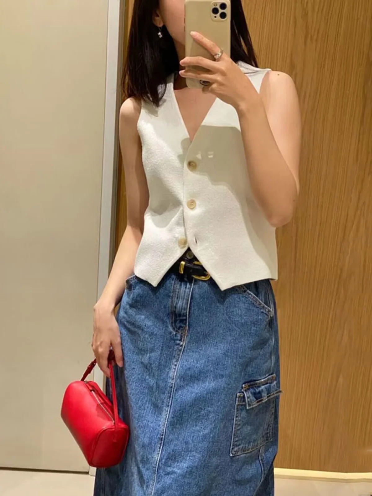 

Faionable V-Ne Knitted Bla Vest Women's Commute Sle 2025 Autumn Collection Button Detail Pure Color Versatile Top