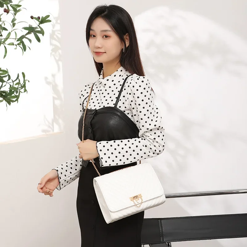 2023 trendy fashion high-end texture diamond pattern embroidered lock chain single shoulder women\'s bag casual crossbody bag