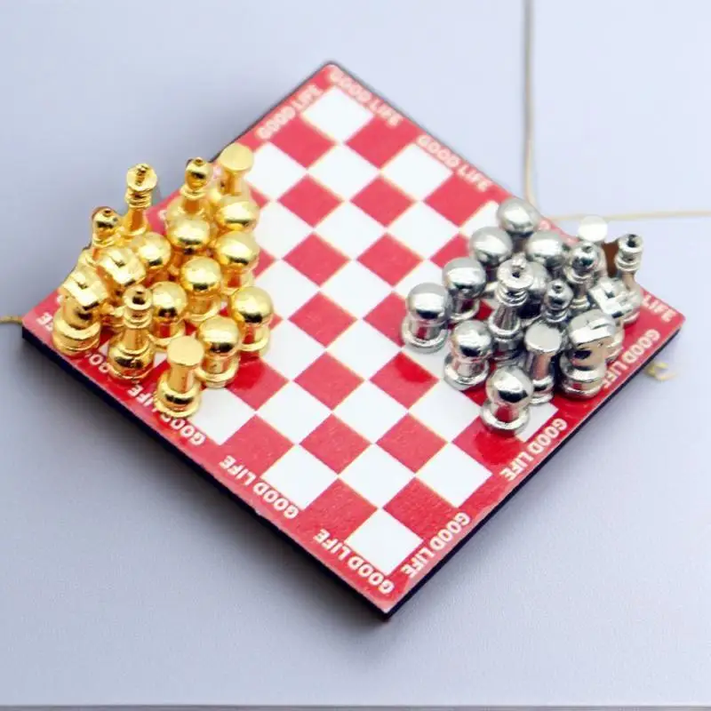 مجموعة شطرنج طاولة حمراء مصغرة لبيت الدمى، لوحة مغناطيسية 1:12 ديكور مشهد ألعاب ممتع #5
