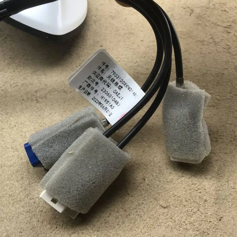 

Белая радиоантенна «Акулий плавник» для Great Wall Haval H6 третьего поколения Dargo 7903100XKN01A