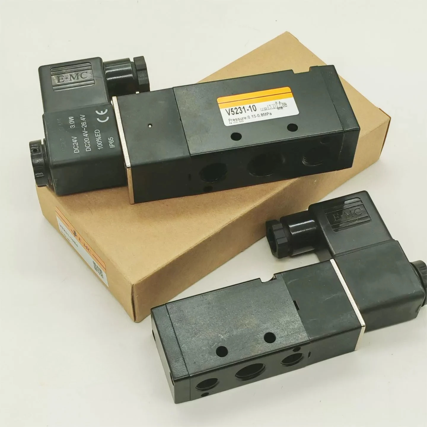 1PCS Original two position five way V5221-08/V5231-10/V5241-15 sole-noid valve