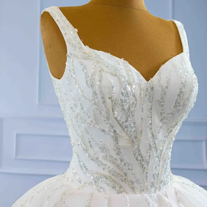 Luxuriöses, herzförmiges, glitzerndes Träger-Hochzeitskleid, schulterfreies Brautballkleid, romantisches Prinzessin-Hochzeitskleid nach Maß