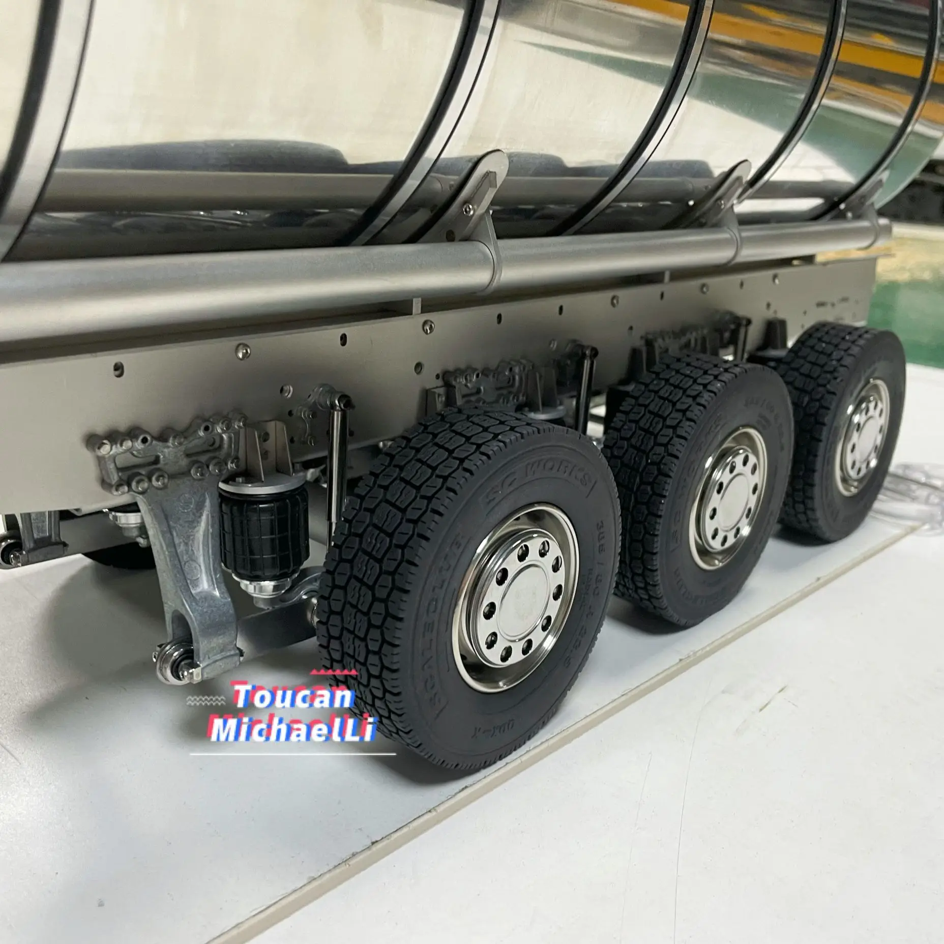 1/14 RC Metal 3-Axle Oil Tank Gas-tanker Semi Trailer 1/14 RC Tractor Truck Model  Toy Gift for Adult