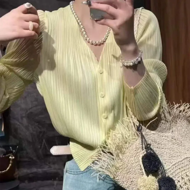 ミヤケプリーツシャツ 2025年秋新作 プリーツ 多用途 着痩せ 長袖シャツ レディース デザイナー プリーツ Vネック カーディガン プリーツトップ