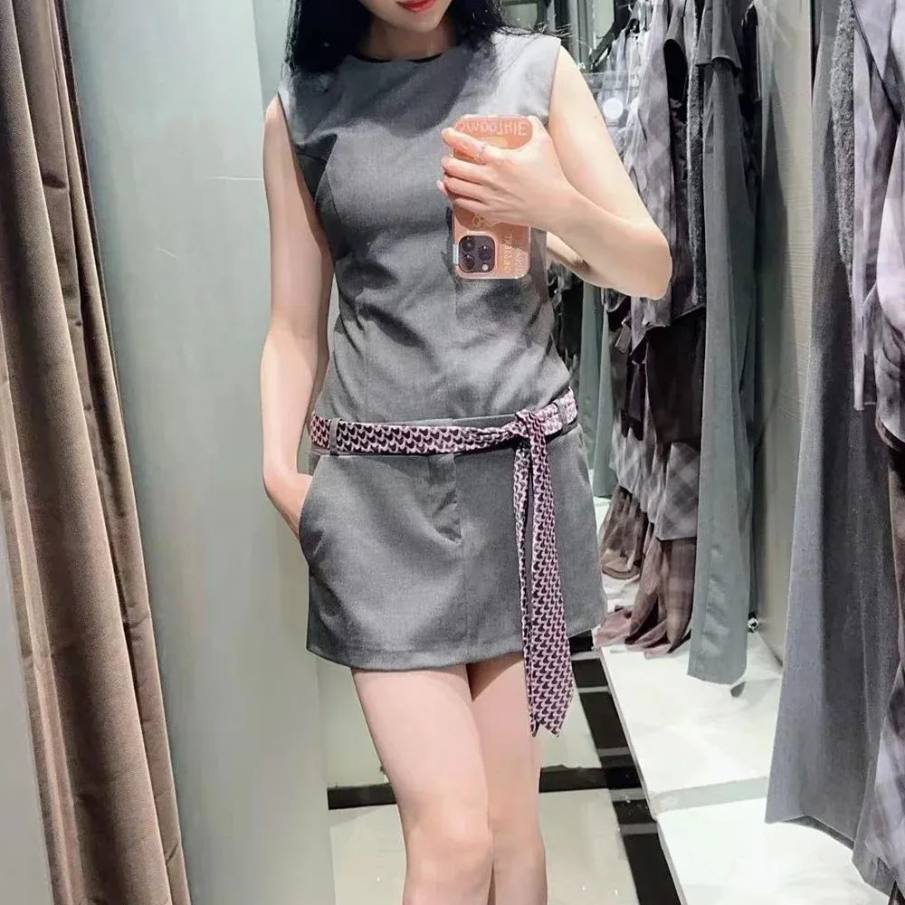 콘달라 시크 2025 여성 그레이 탱크 드레스 O넥 민소매 끈 미니 드레스 모던 엘레강스 패션 솔리드 엘레강스 여성 의류