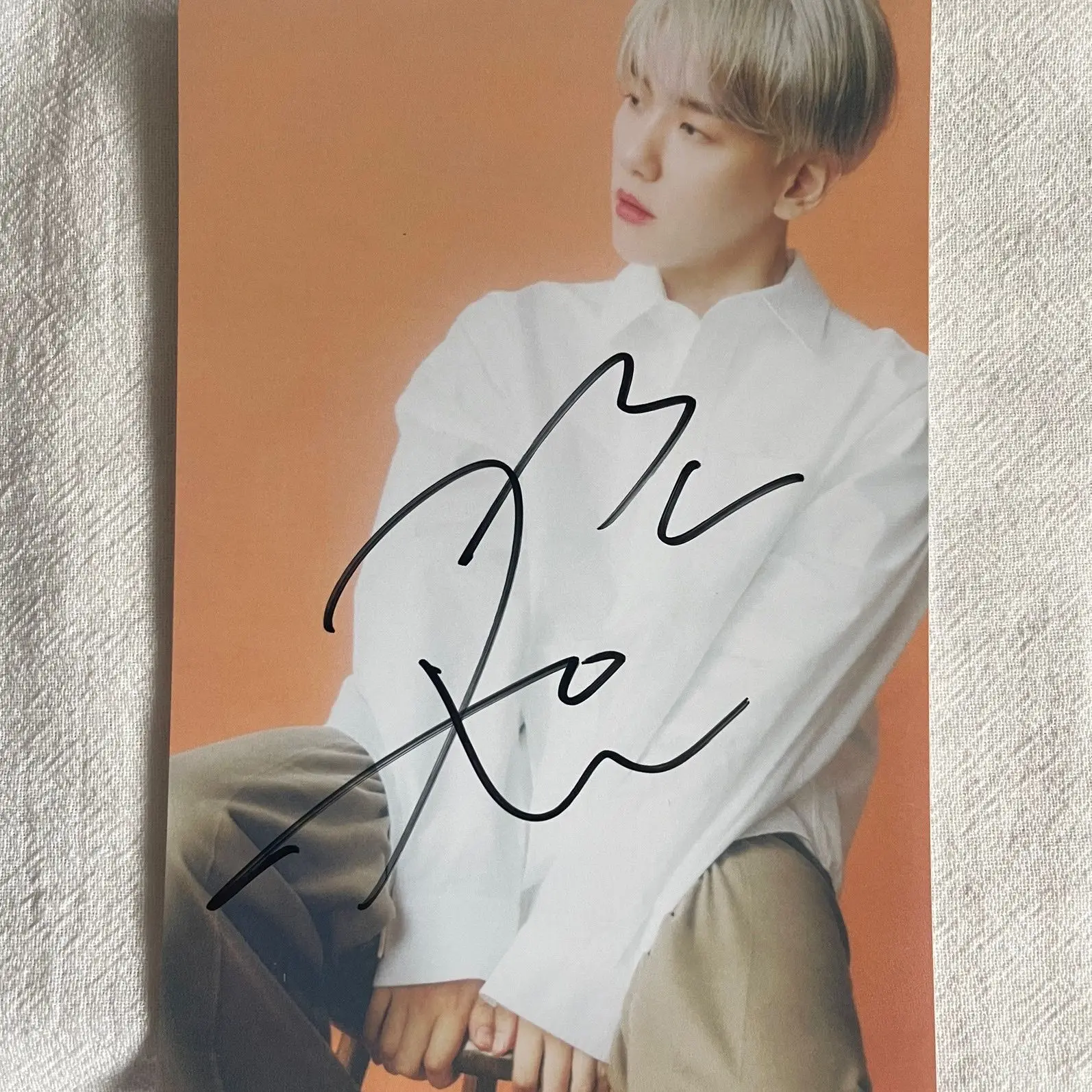 Baek-Hyun Byun BaekHyun Signature Photo Hand Signed Photo Fans Collection Gift