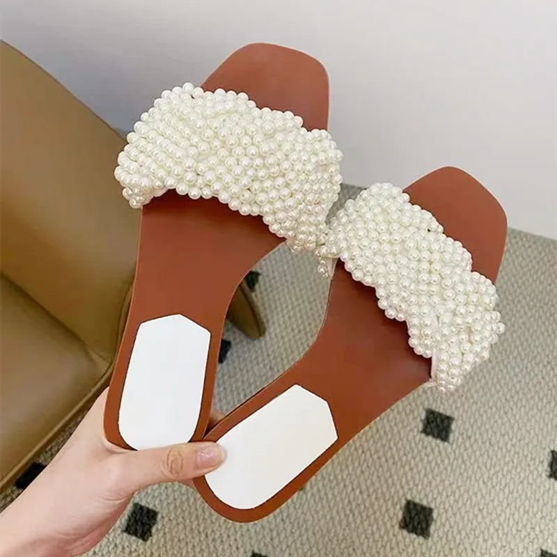 Luxury White String Bead Women Slippers Fashion Pearl Weaving Designer Flat Slippers 2025 Summer Comfortable Beach Slide Sandals
