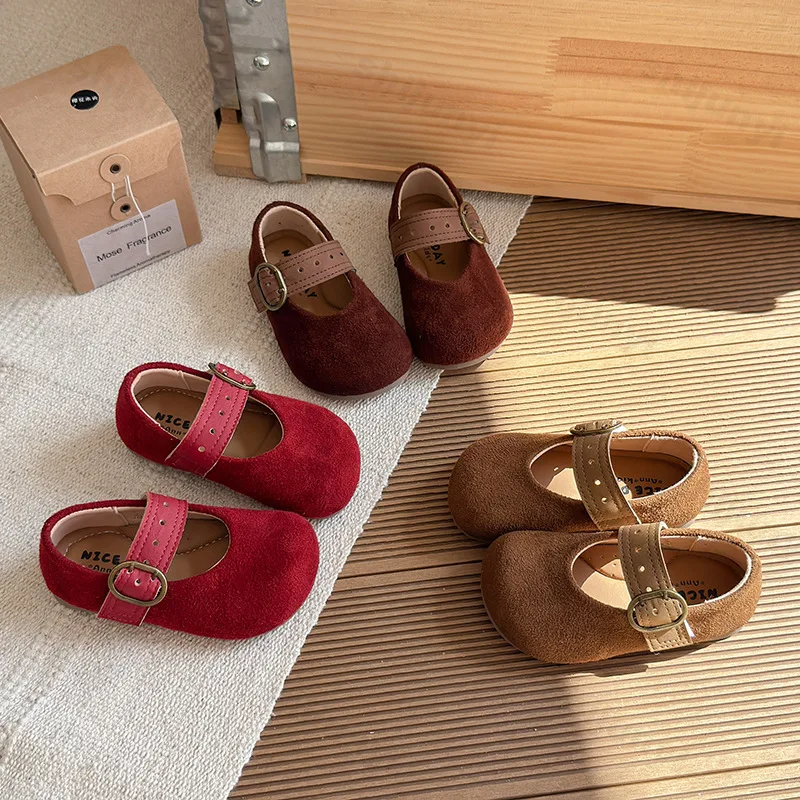 

Винтажная кожаная обувь для девочек, осенние новые легкие удобные туфли принцессы на мягкой подошве, нескользящая модная повседневная обувь с пряжкой и ремешком