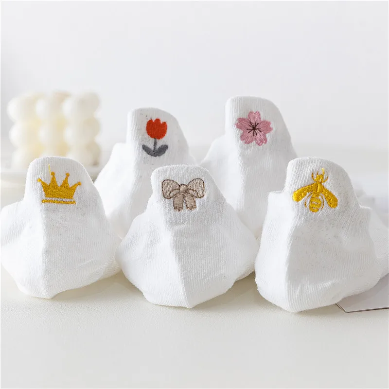 

5 Pairs White Socks Women Short Ankle Socks Embroidered Flowers Summer Cotton Socks Cute Crown Bee Bowtie Versatile Boat Socks