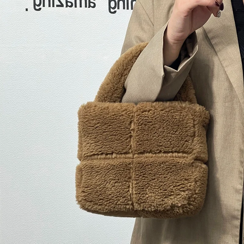 Fur Bag Elegant Ladies Luxury Wool Fur Large Capacity Handbag Car Stitch Design Solid Color Hand Pull Small Square Bag