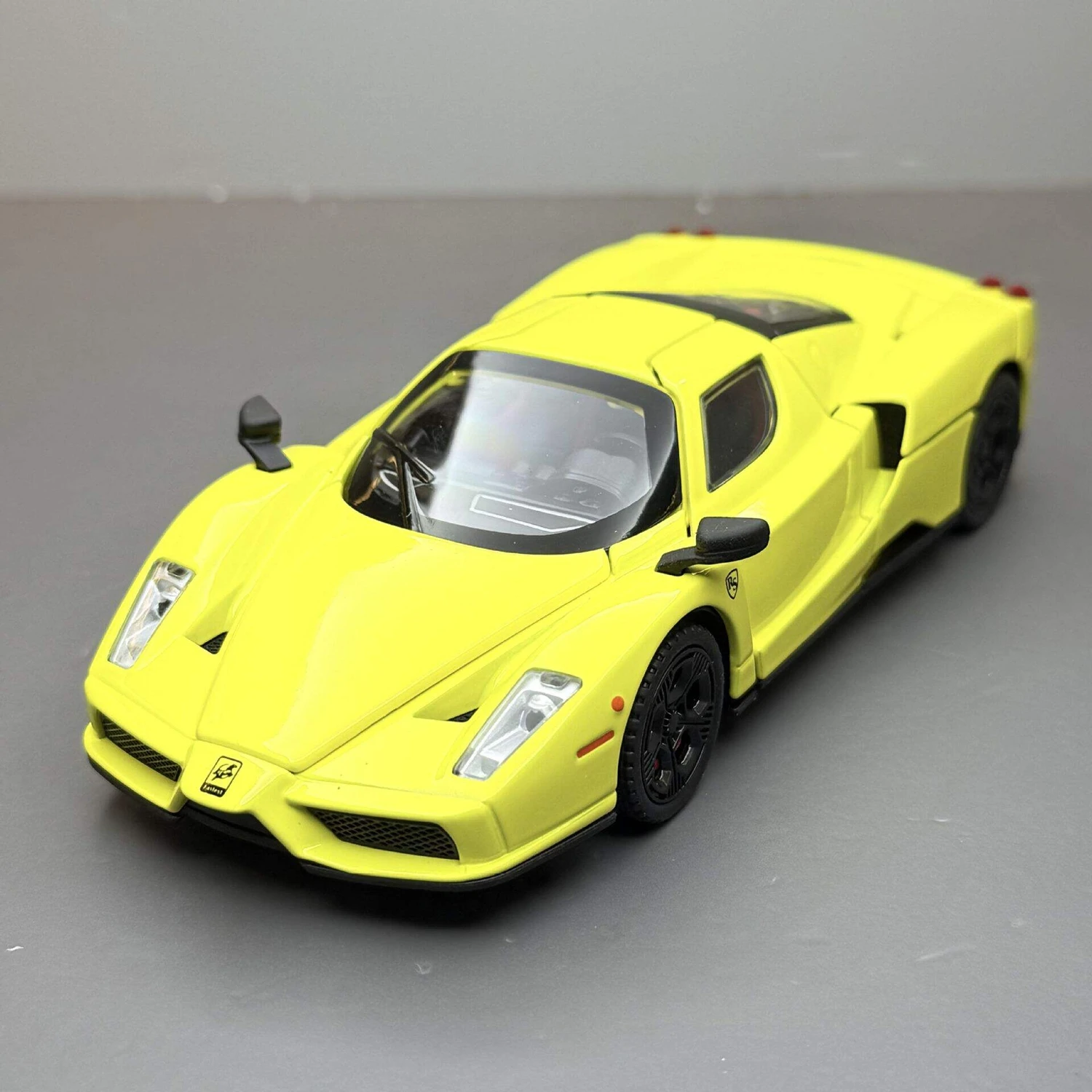Modelo de coche Enzo de aleación fundida 1:32, juguetes con luz de sonido, puertas extraíbles, coches deportivos abiertos, adorno de moda, regalos para niños