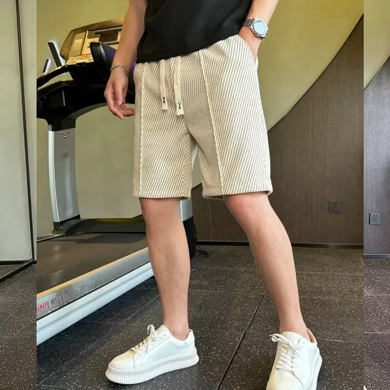 

Новые летние мужские универсальные свободные повседневные шорты класса люкс в корейском стиле с вертикальными полосками, пляжные брюки прямого кроя, длиной до колена