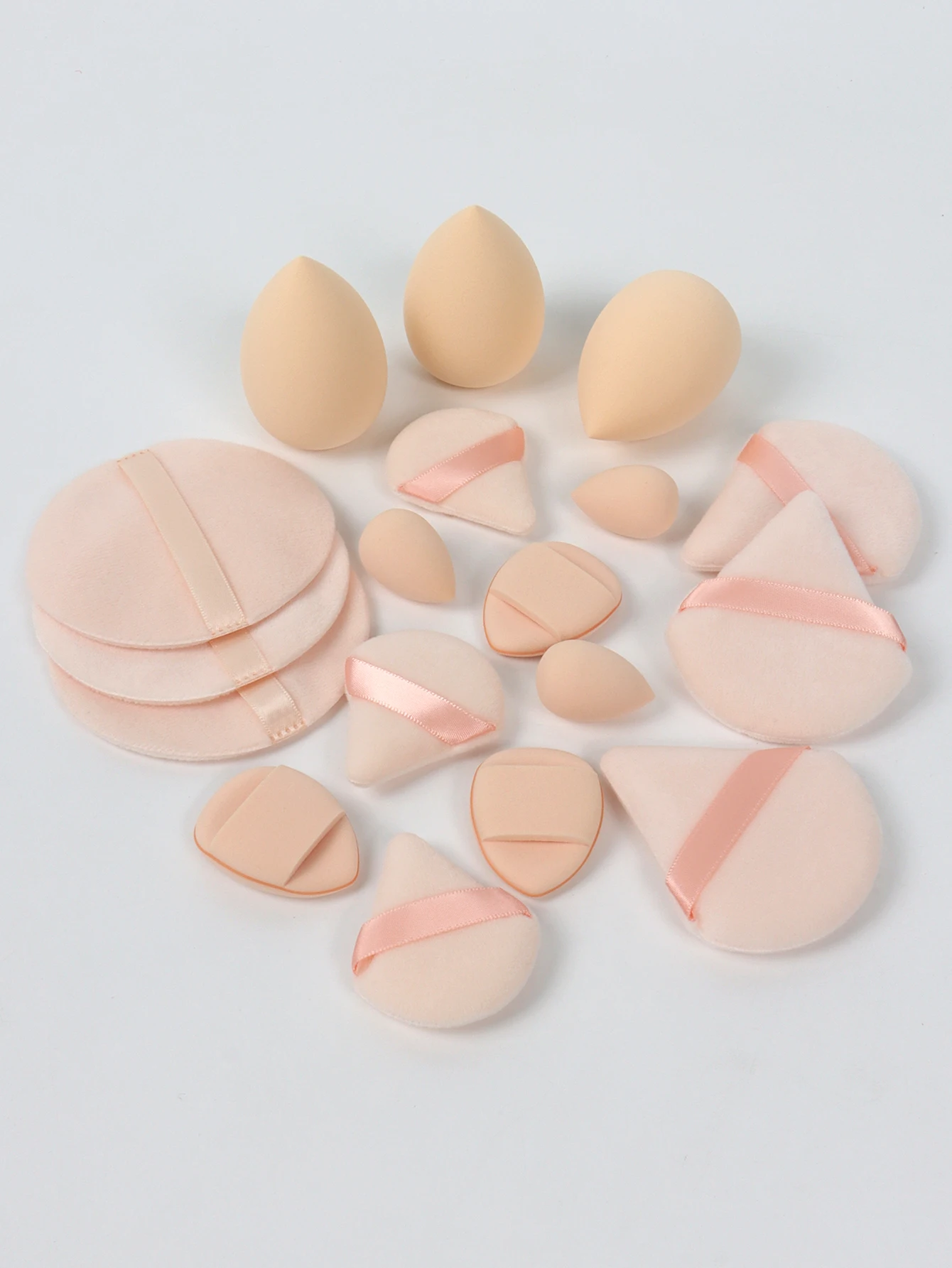 18 รายแรกของแผ่นล้างเครื่องสําอางแบบผ้าพันแผลใช้น้ํายาล้างเครื่องสําอางและแป้งเพื่อปกปิดฝ้า มิกซ์บีบีครีม รองพื้นชนิดน้ํา