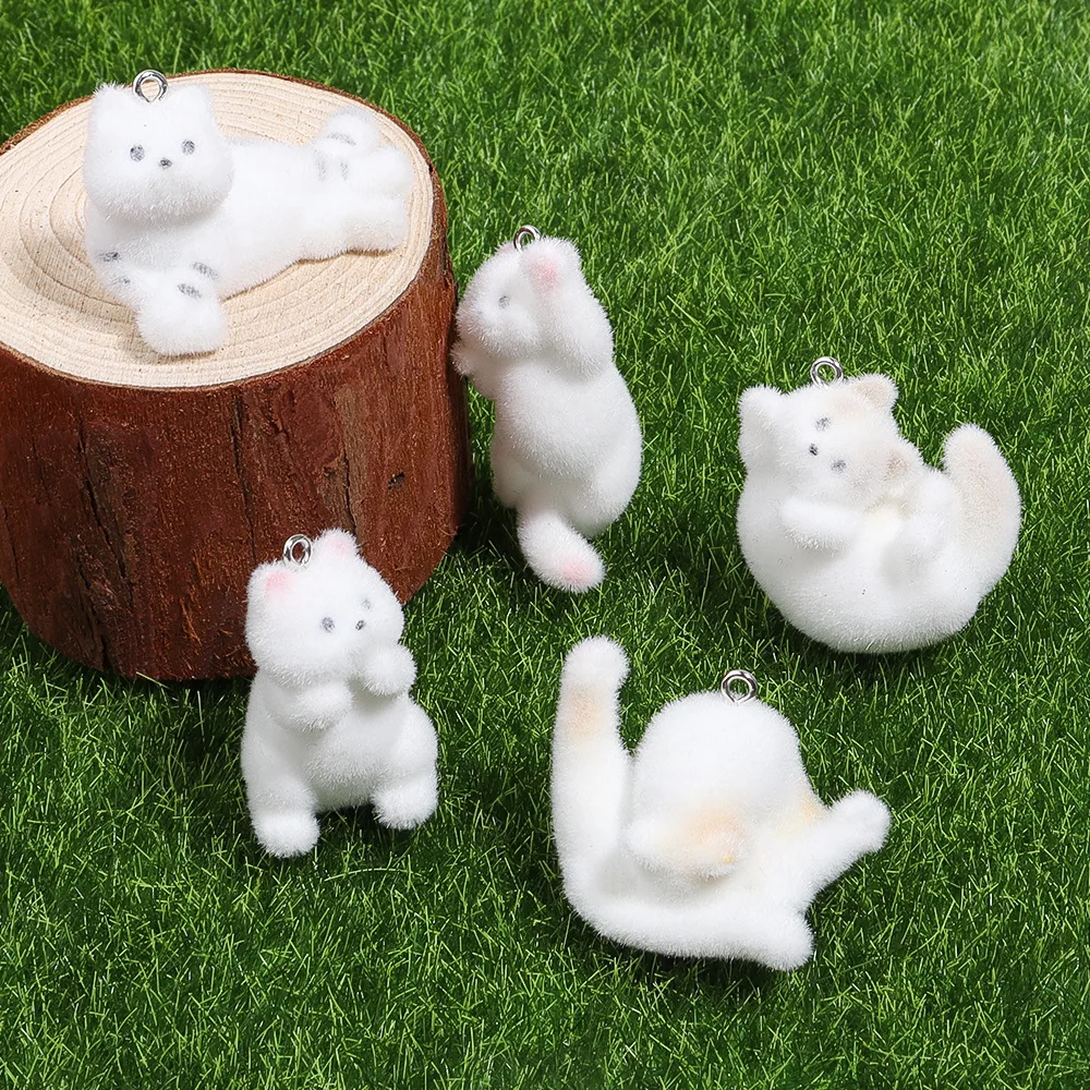 20 buah 3D Kawaii Flocking kucing Resin jimat indah miniatur kucing hewan liontin untuk gantungan kunci anting DIY kerajinan perhiasan membuat