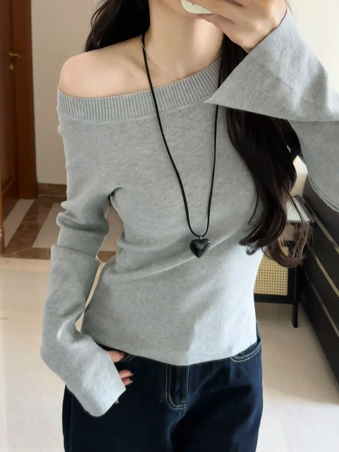 

Gray Shoulder Bared Long Sleeve Knitted Sweater Women's Slim Fit Style Commute Fashion Korean Version Inner Wear Base Shirt