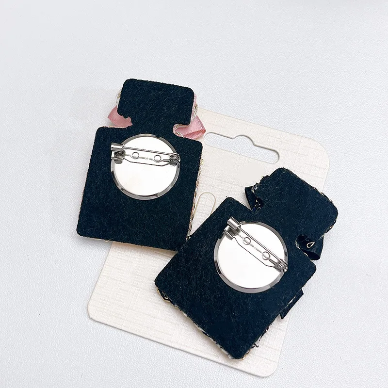 Koreanischen Stil Parfüm Flasche Design Brosche Kristall Perle Revers Pin für Frauen Elegante Mode Abzeichen Kleidung Zubehör Schmuck – Detail 4